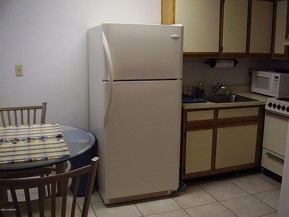 3rd image of 123 Cardinal Dr #C