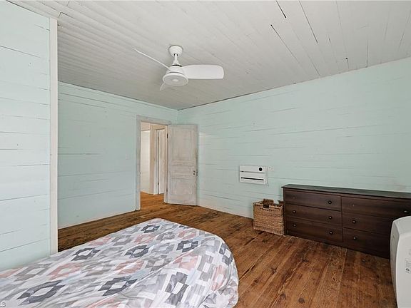 33rd image of 985 Traphill Rd