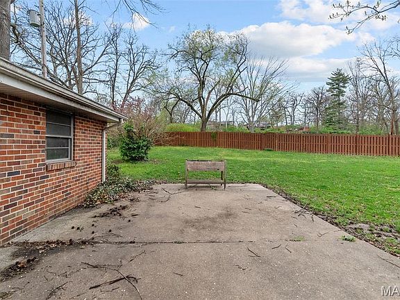 5th image of 2235 Laverne Ct