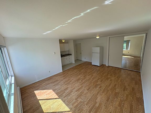 3rd image of 3242 14th Ave W #3