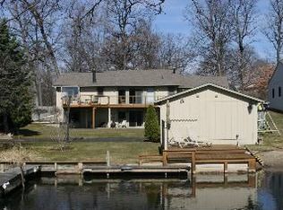 3995 Pitt Rd, Waterford, MI 48328