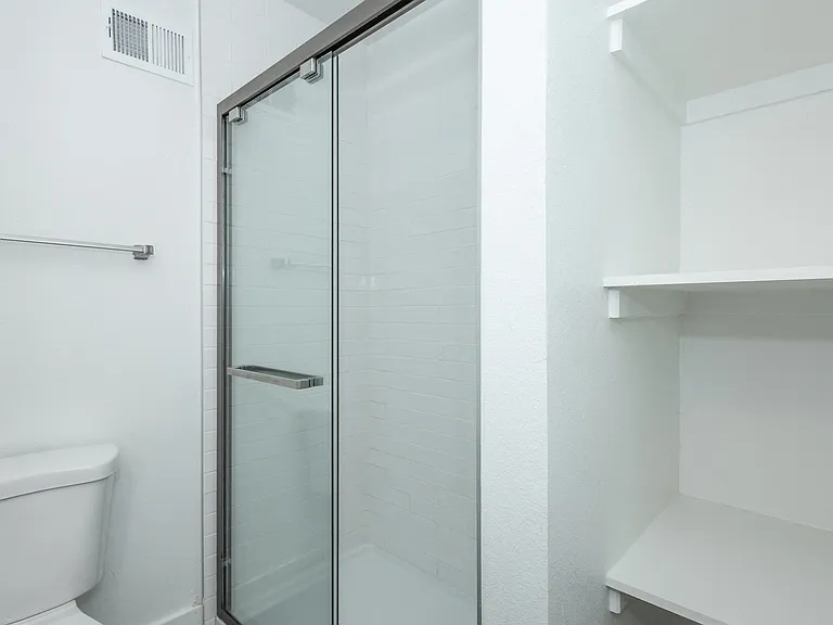 1035 N Pearl St — Photo 26