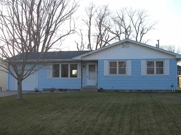 4016 Linden Dr, Kearney, NE 68847