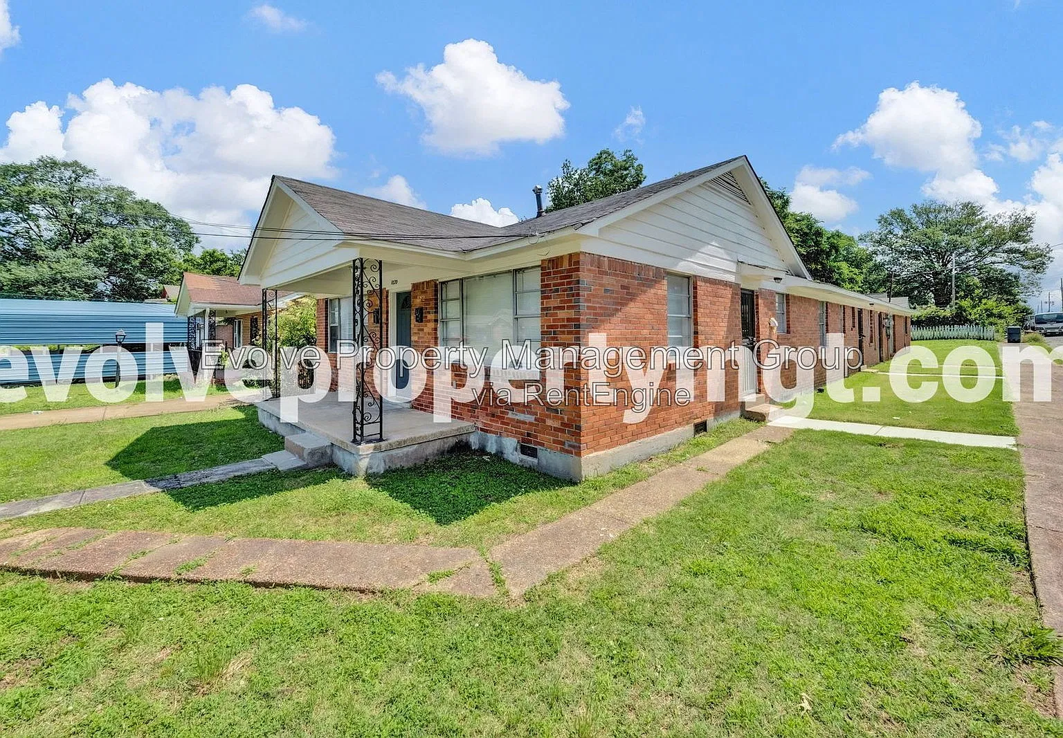 2 bed, 1.0 bath, 921 sqft, $750 — Photo 2