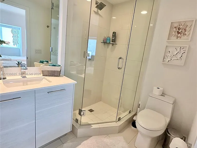650 NE 32nd St #1404 — Photo 19