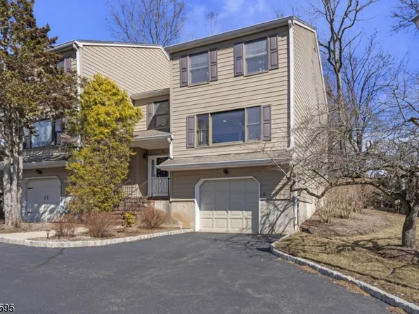 83 Sunrise Dr, Long Hill Twp., NJ 07933