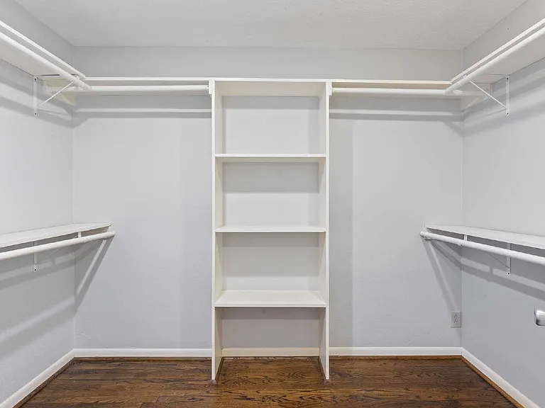 118 E Thornton Rd — Photo 14