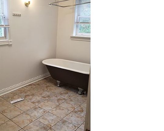 5th image of 224 S Adams St