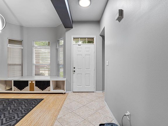 4th image of 961 Claeven Cir
