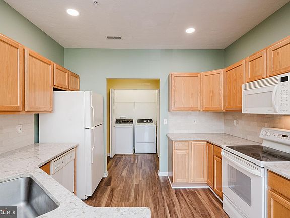 3rd image of 9506 Amberleigh Ln Unit 9506H