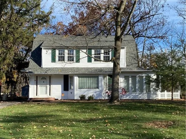 9 Maywood Dr, Danville, IL 61832