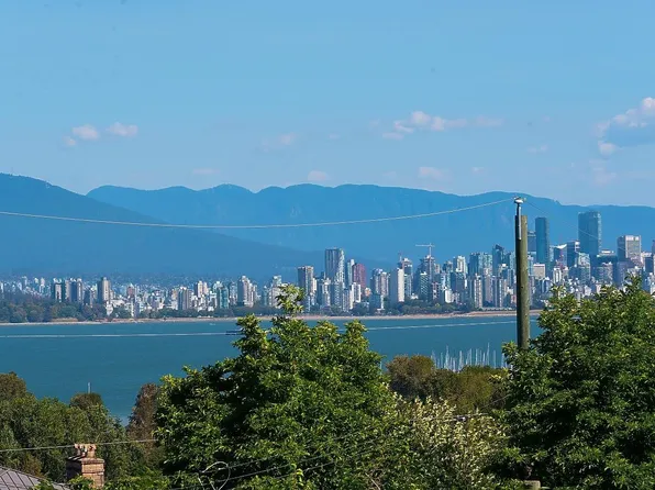 4540 W 3rd Ave, Vancouver, BC V6R 1N2