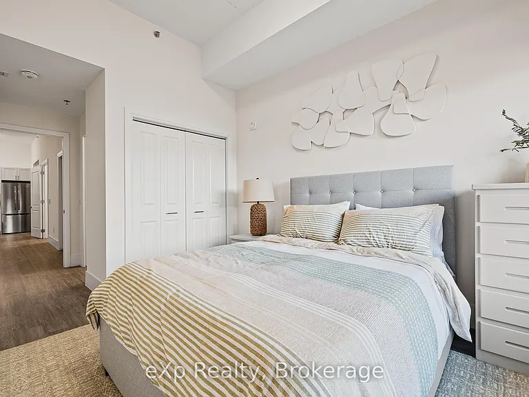 223 10th St #203 — Photo 8
