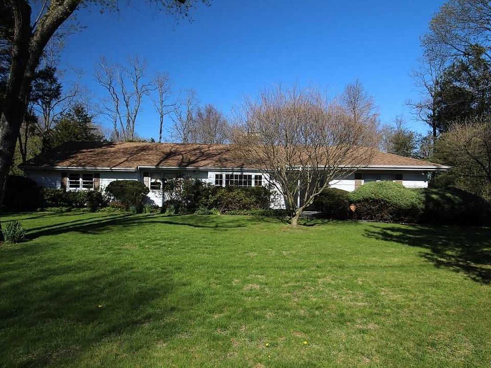1st image of 27 Charleston Dr