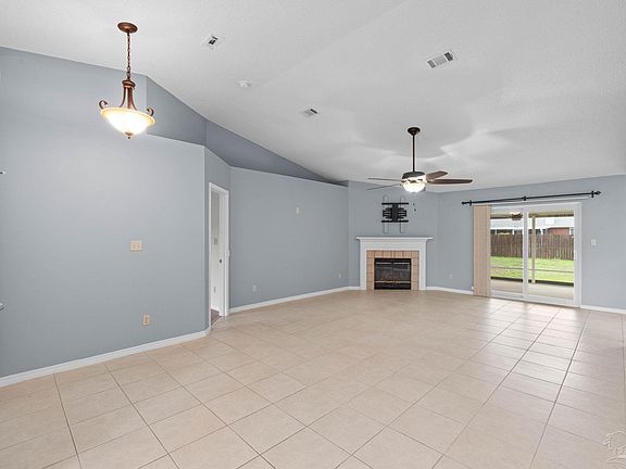 4th image of 2317 Mary Anne Cir