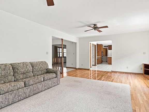 5th image of 1135 W Menzemer Rd