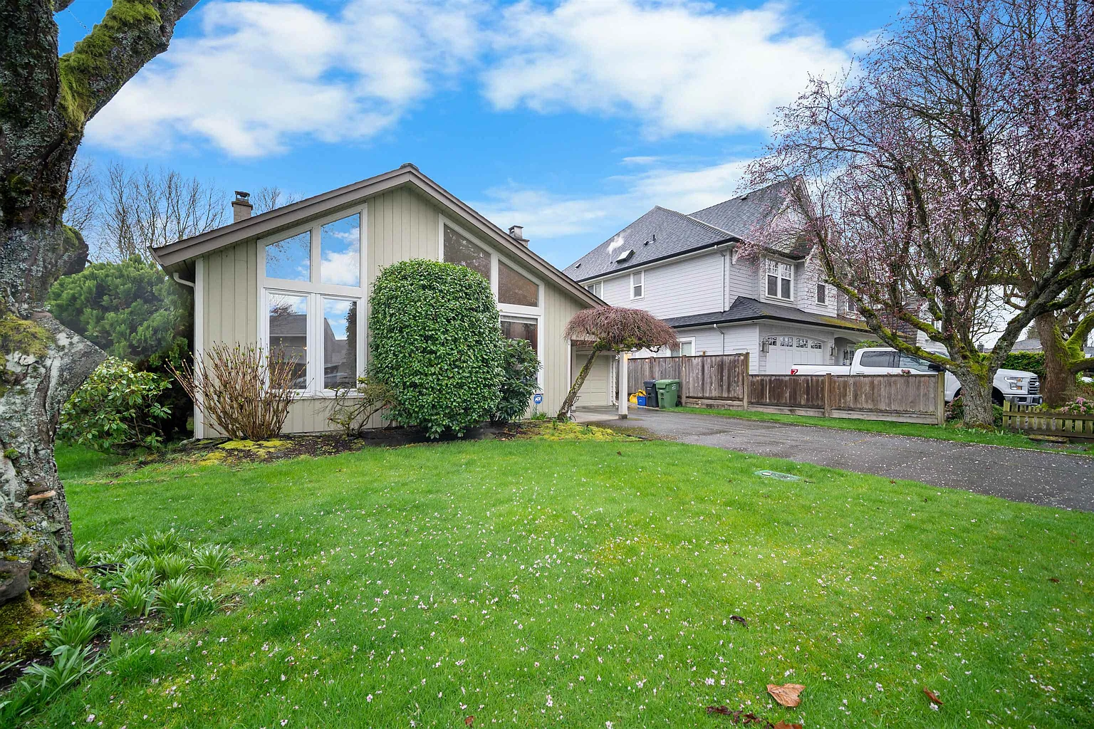 5440 Warbler Ave photo 1