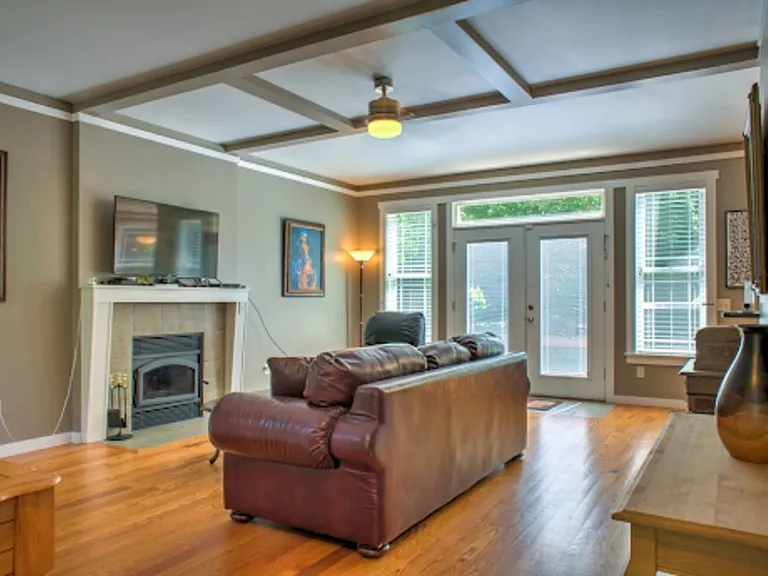 44 Chiles Ave — Photo 3