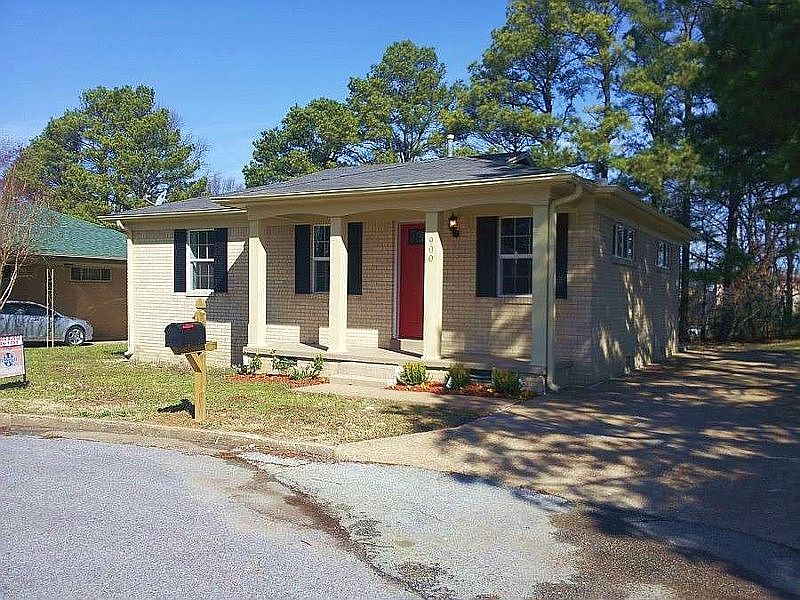 1st image of 900 Leigh Dr