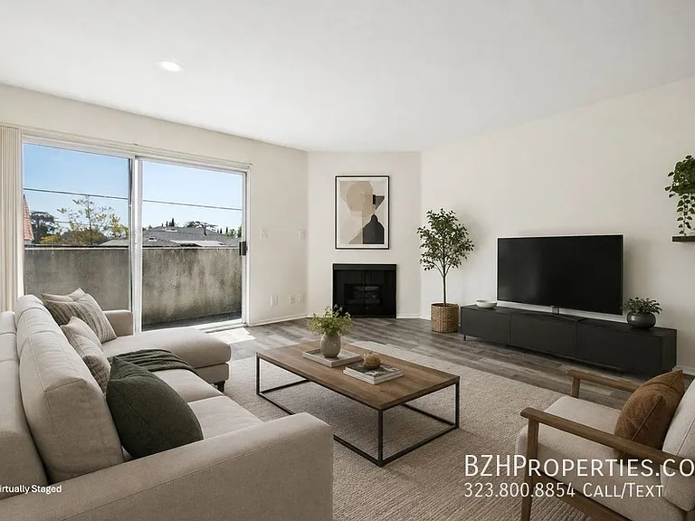 870 Crenshaw — Photo 2