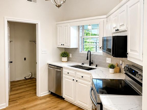 4th image of 9668 Middleton Ct