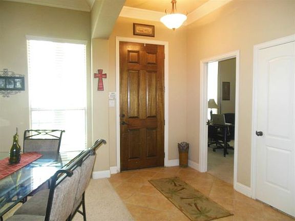 3rd image of 920 Excalibur Dr