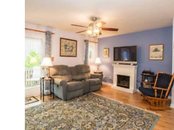 2nd image of 4205 Eastview Ln #4205
