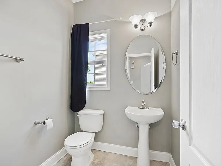 121 Feathers Ln — Photo 19