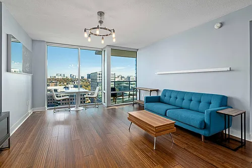 300 Bowie St Photo 1