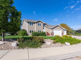 6821 Edinborough Ct, Rapid City, SD 57702