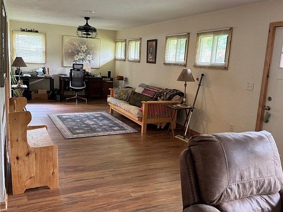 5th image of 734 Clifton Dr NE