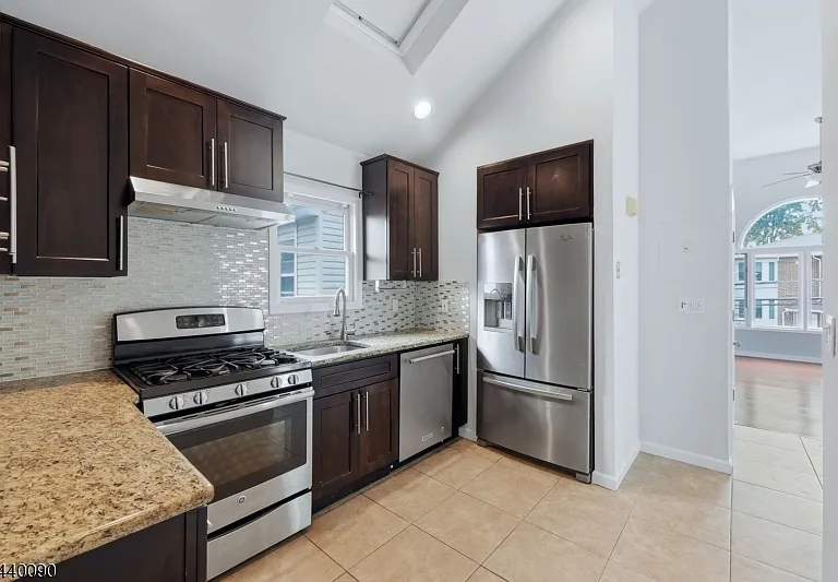 410 Lafayette Ave #2 — Photo 7
