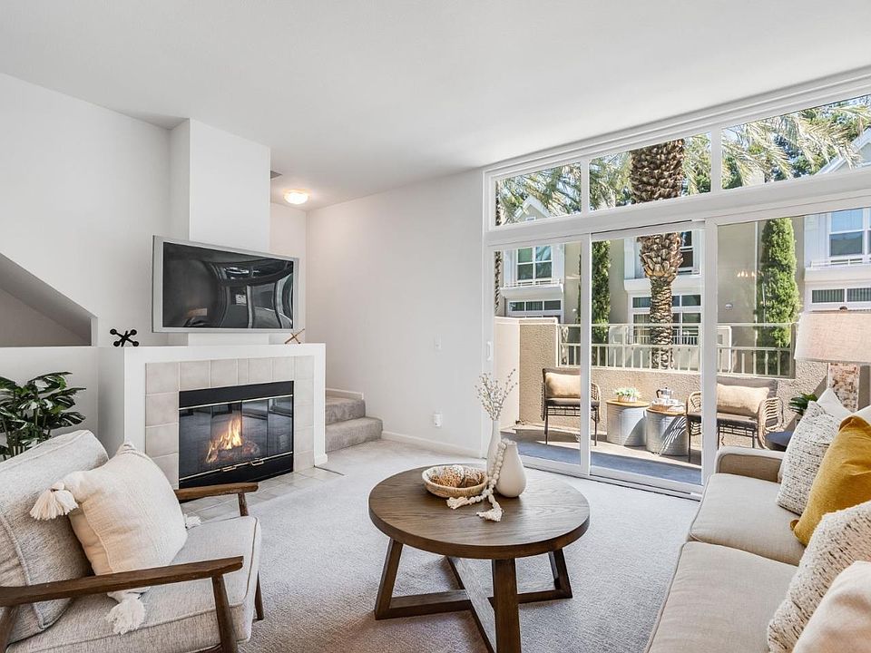 1st image of 358 Dunsmuir Ter Unit 3