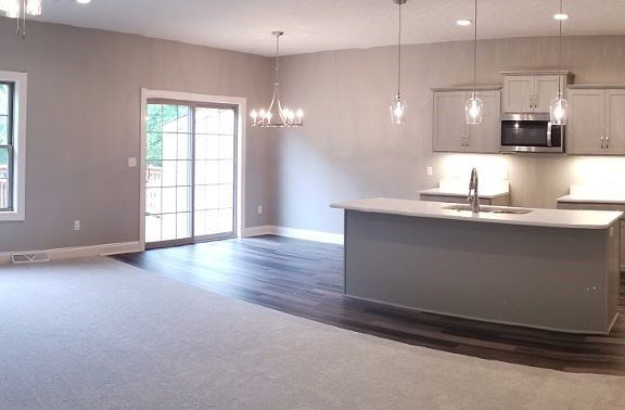 5th image of 6228 Stonebrook Dr #10L