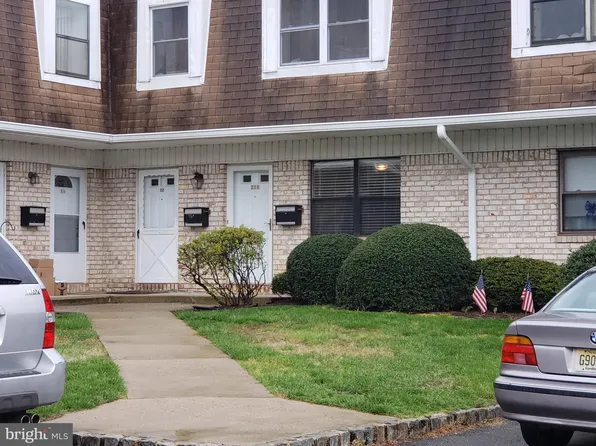 211 Silver Ct, Hamilton, NJ 08690