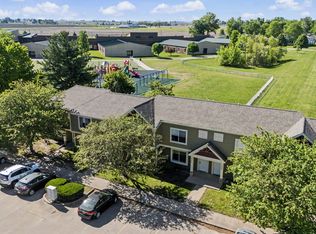408 E 15th St #201, Pella, IA 50219