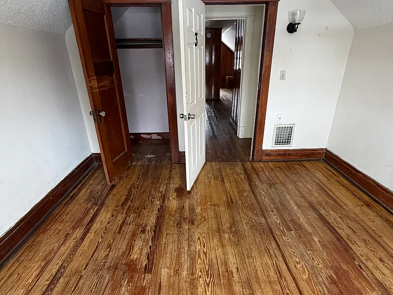 83 Custer St — Photo 17