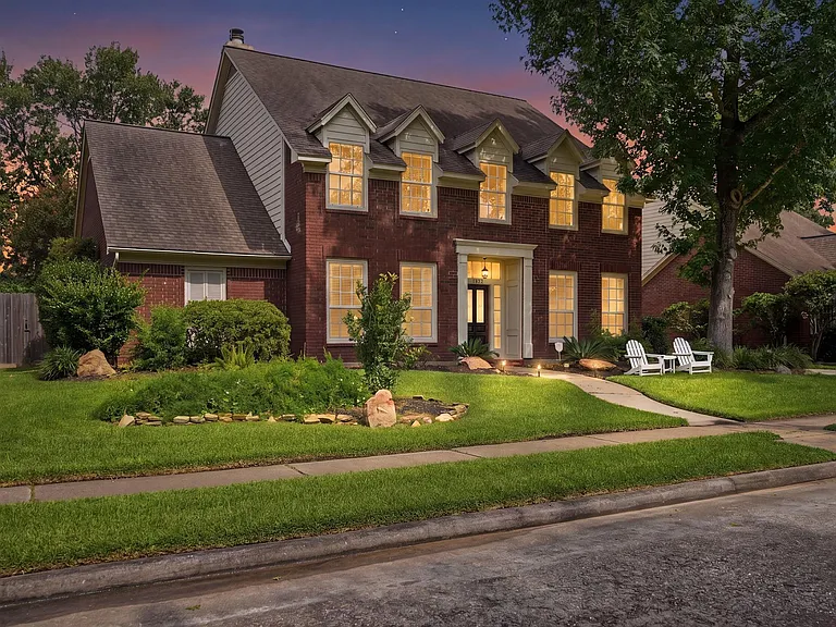 15122 Greenleaf Ln — Photo 3