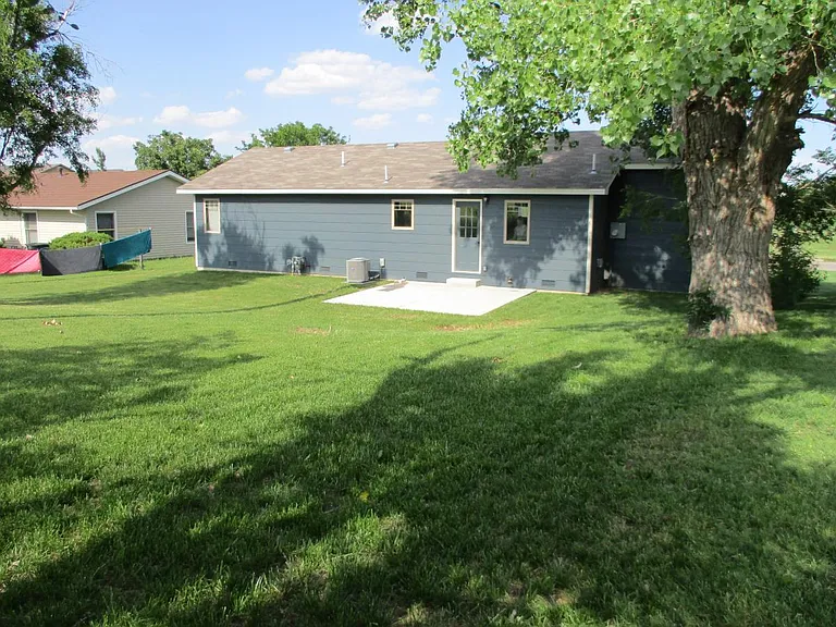 1113 Wright Ave — Photo 5