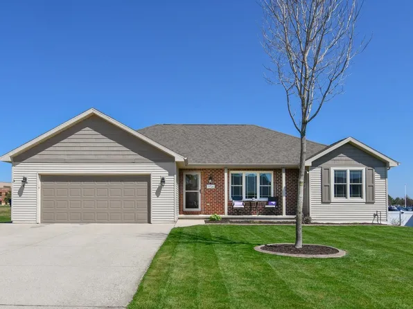 1956 Golden Bell Dr, Green Bay, WI 54313