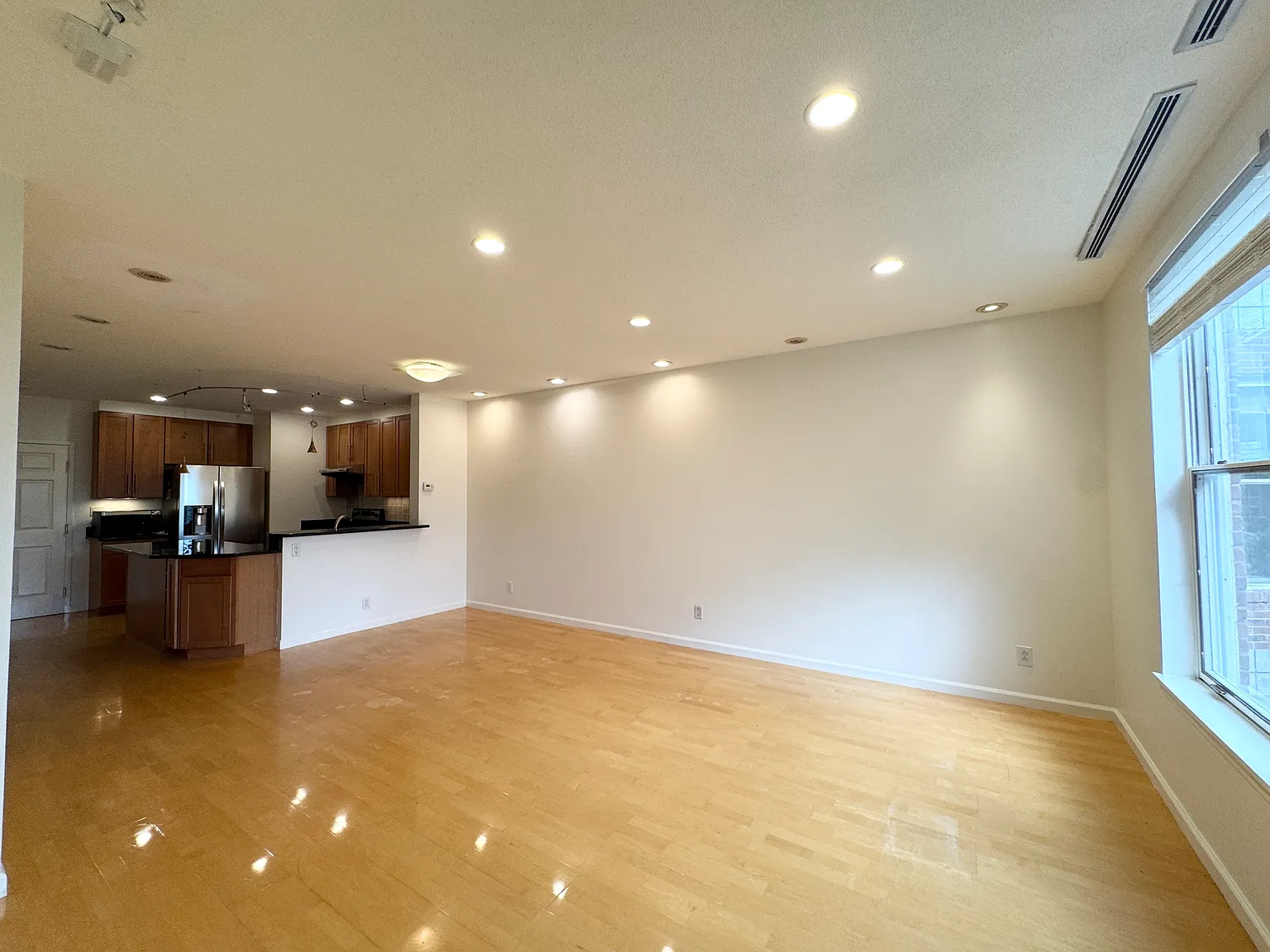 2 bed, 1105 sqft, $5,000 — Photo 3