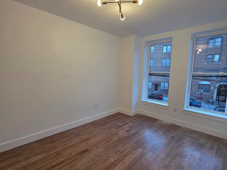 286 Hawthorne Ave #4BR — Photo 3