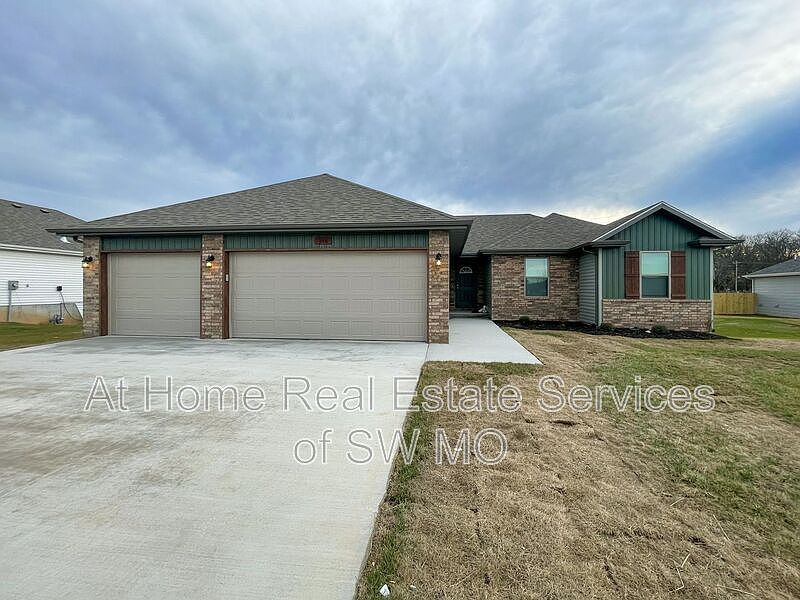 1st image of 346 Forest Hollow St