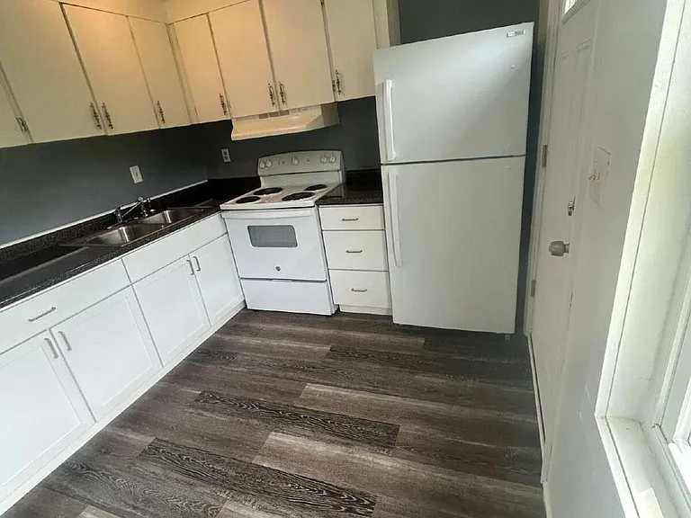 4112 Main St #1 — Photo 2