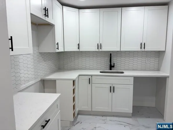 530 Fairview Ave APT 300, Westwood, NJ 07675