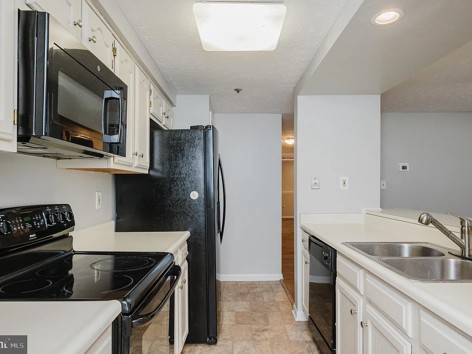 Brentwood Condo — Photo 4