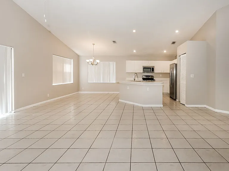 1267 Olympic Cir — Photo 5