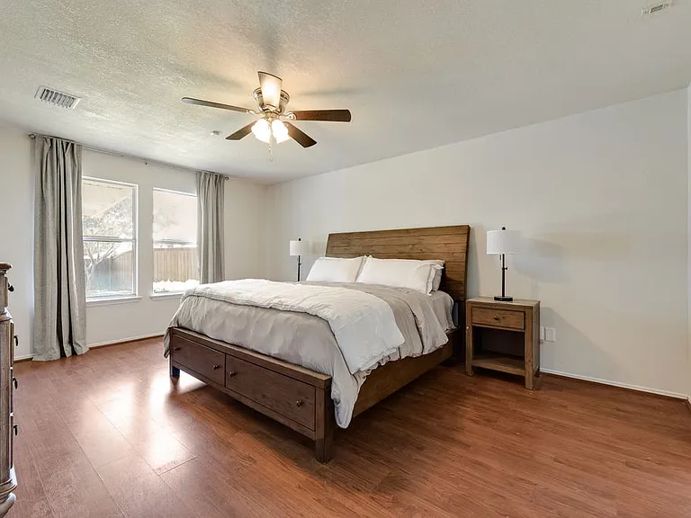 1421 Laurel Hall Ln — Photo 9