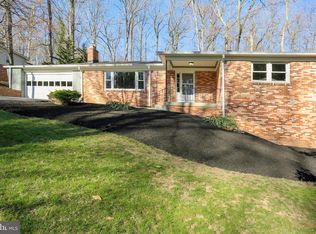 18705 Woodway Dr, Rockville, MD 20855