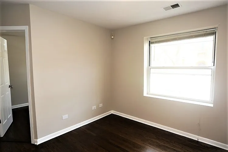 3517-21 W Grace St #1W — Photo 12